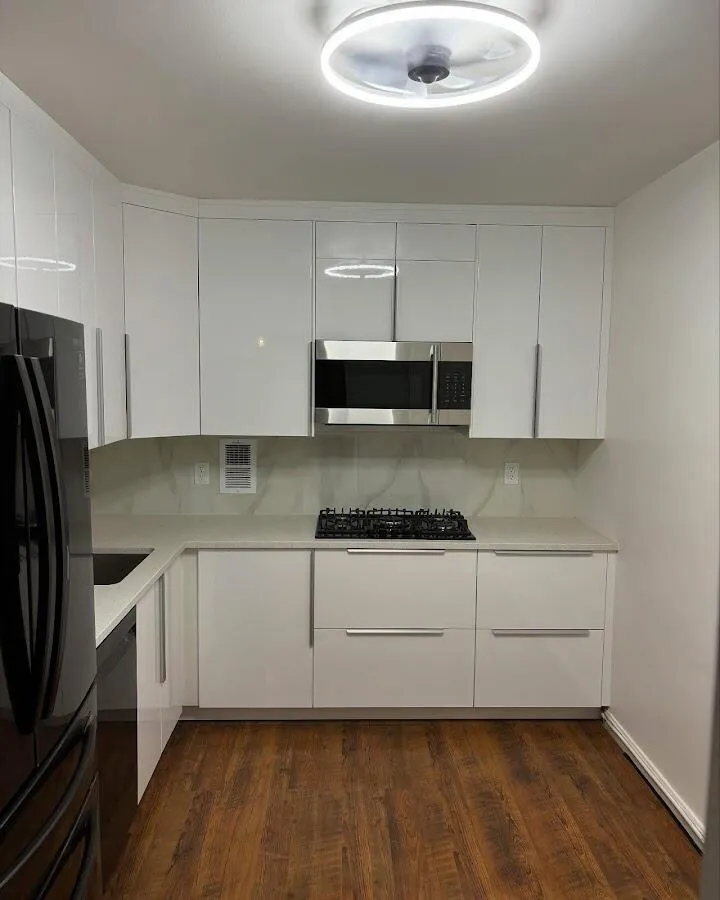 Renovated kitchen with quartz countertops in Kennedy